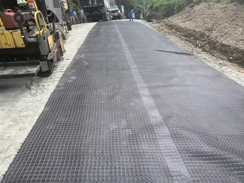 Pavimentação asfáltica de estrada - Obra NASCIPAV