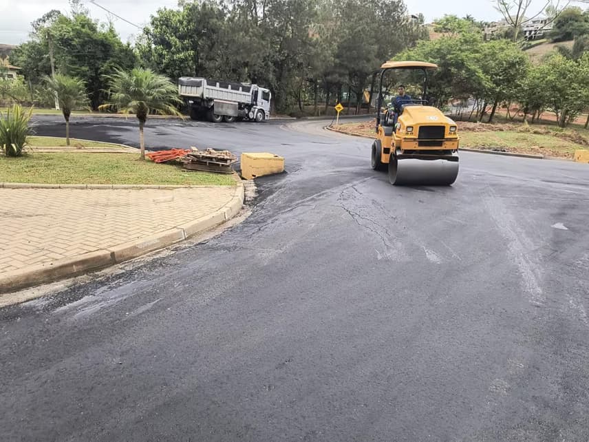 Construção de estradas - Transporte de maquinário pesado